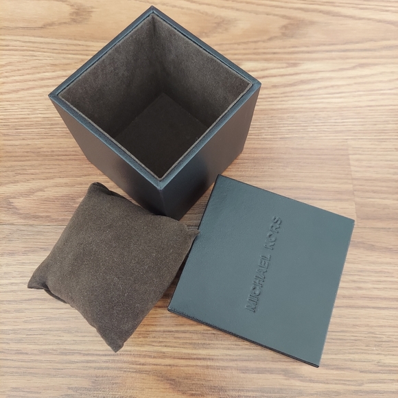 Michael Kors Hardcase Leather Watch Box - Picture 5 of 7